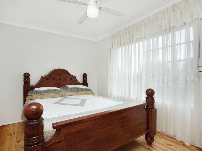 12 Kooyong Street, St Johns Park NSW 2176