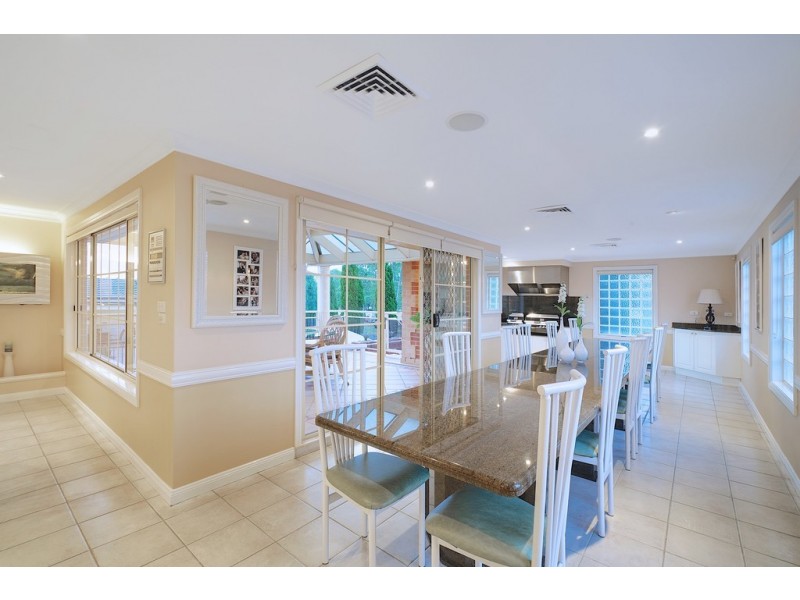 11 Mathew Place, West Hoxton NSW 2171