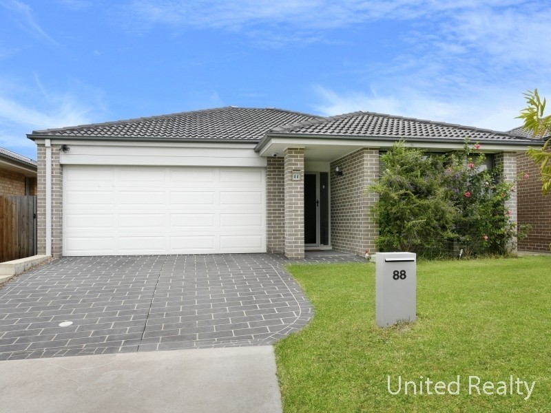 88 Hemsworth Avenue, Middleton Grange NSW 2171