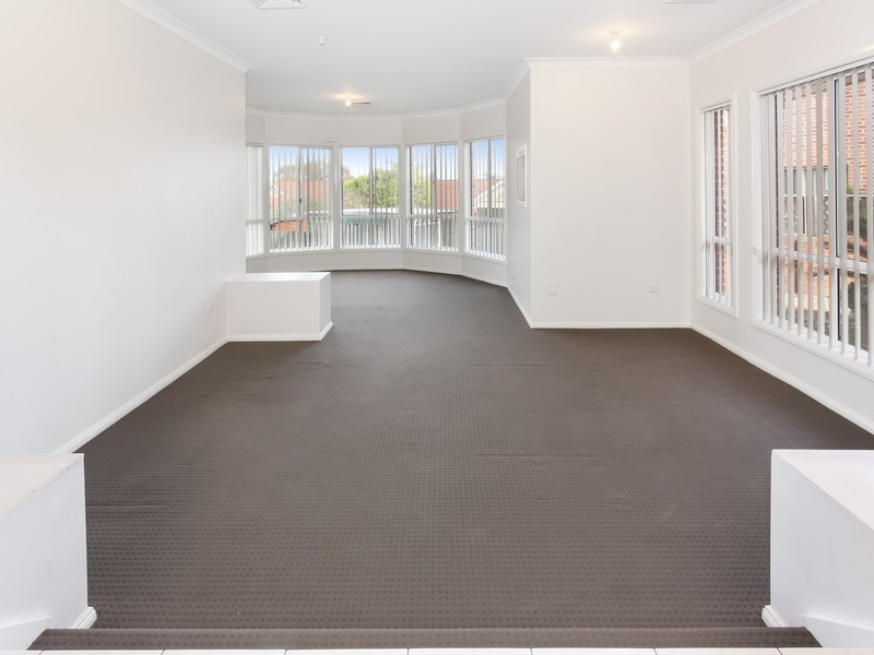 8 Dent Close, Hinchinbrook NSW 2168