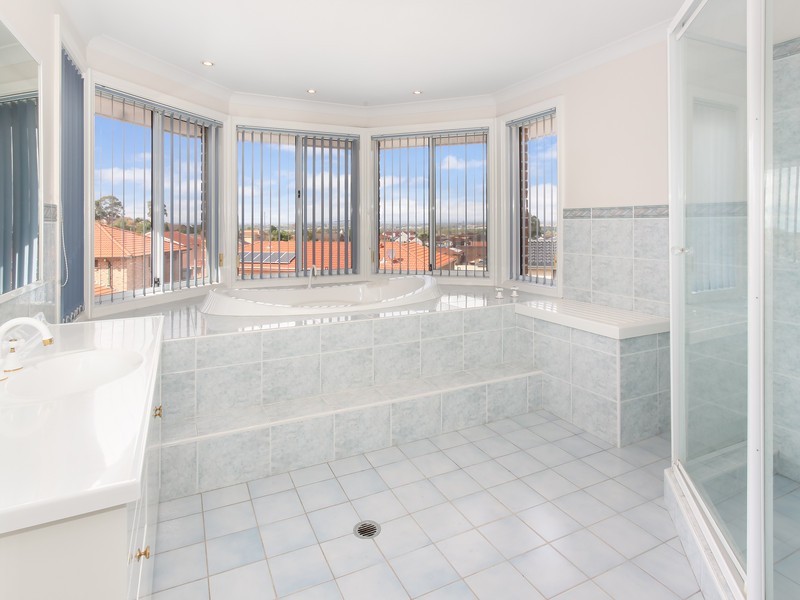 8 Dent Close, Hinchinbrook NSW 2168