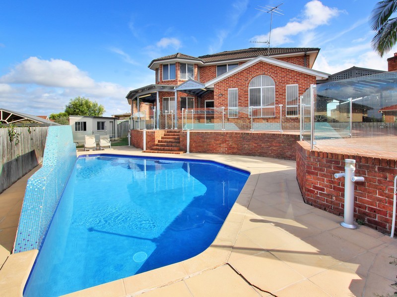 8 Dent Close, Hinchinbrook NSW 2168