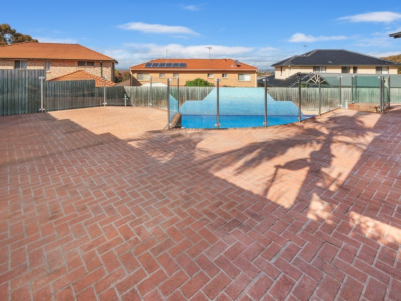 8 Dent Close, Hinchinbrook NSW 2168