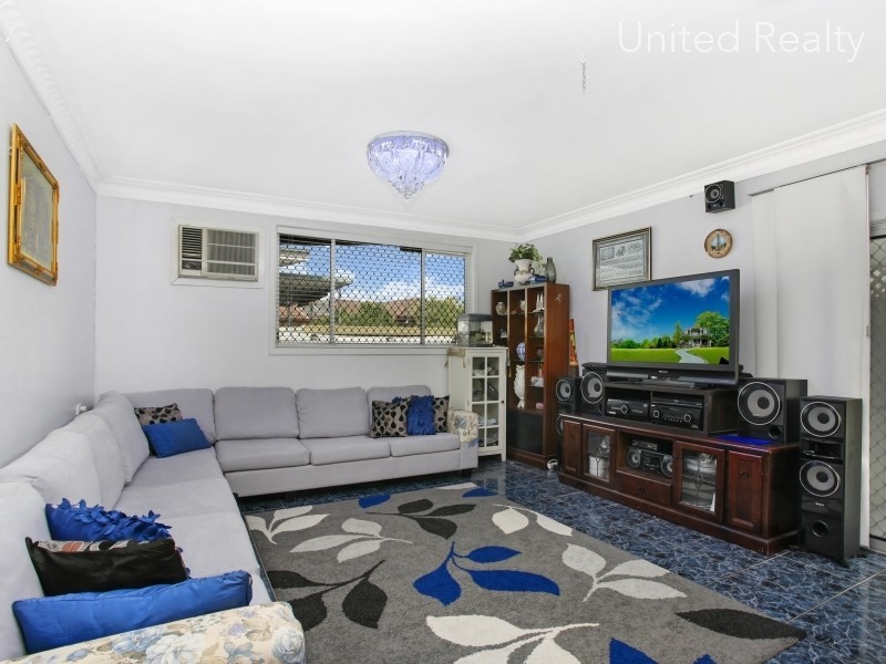 17 Rowe Avenue, Lurnea NSW 2170