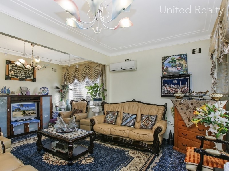 17 Rowe Avenue, Lurnea NSW 2170