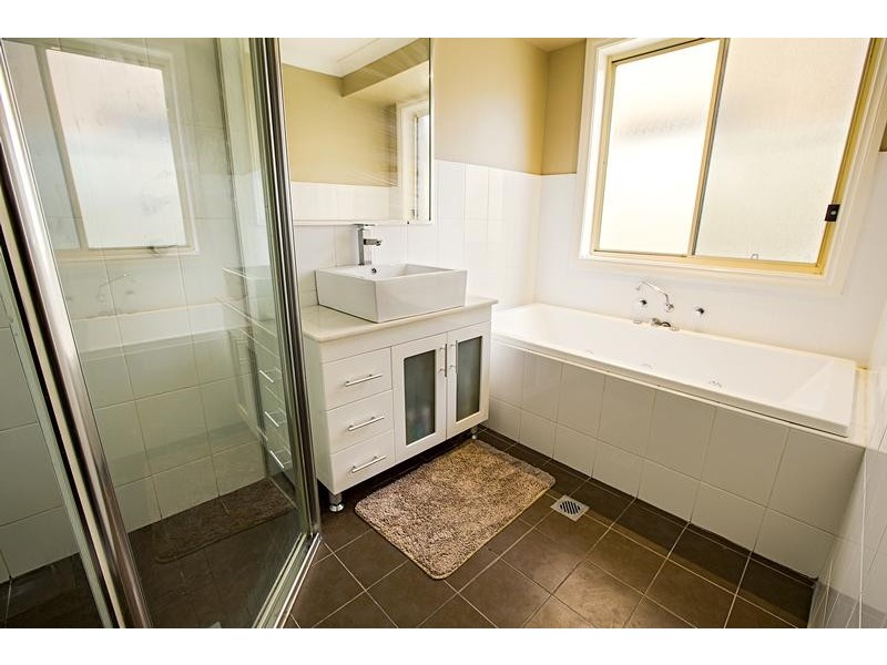 31 Greenway Drive, West Hoxton NSW 2171