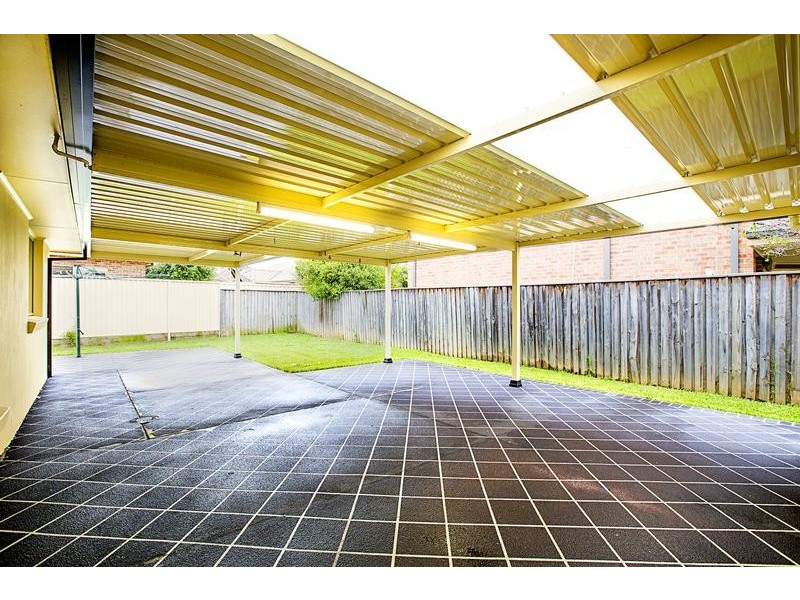 31 Greenway Drive, West Hoxton NSW 2171