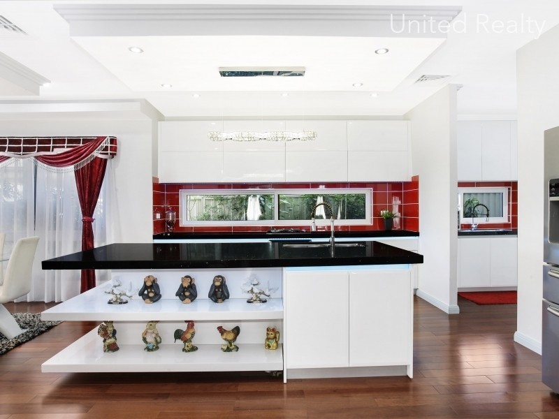 8 Bravo  Avenue, Middleton Grange NSW 2171