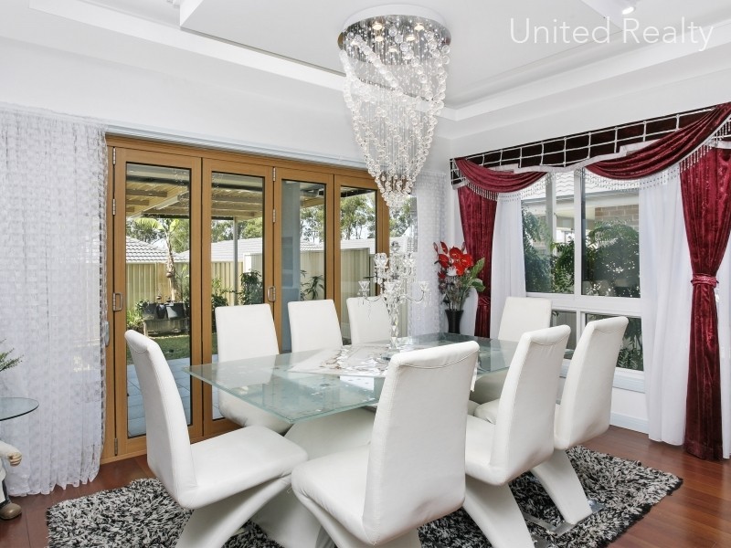 8 Bravo  Avenue, Middleton Grange NSW 2171