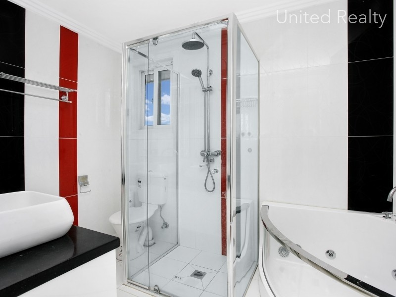 8 Bravo  Avenue, Middleton Grange NSW 2171