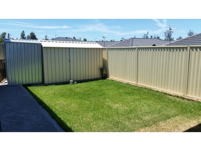 8 Bravo  Avenue, Middleton Grange NSW 2171