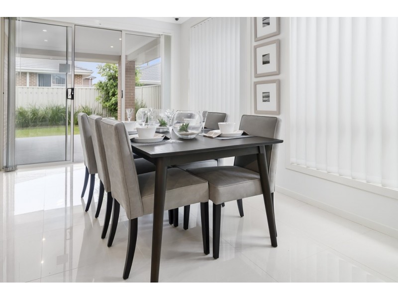 180 Flynn Avenue, Middleton Grange NSW 2171