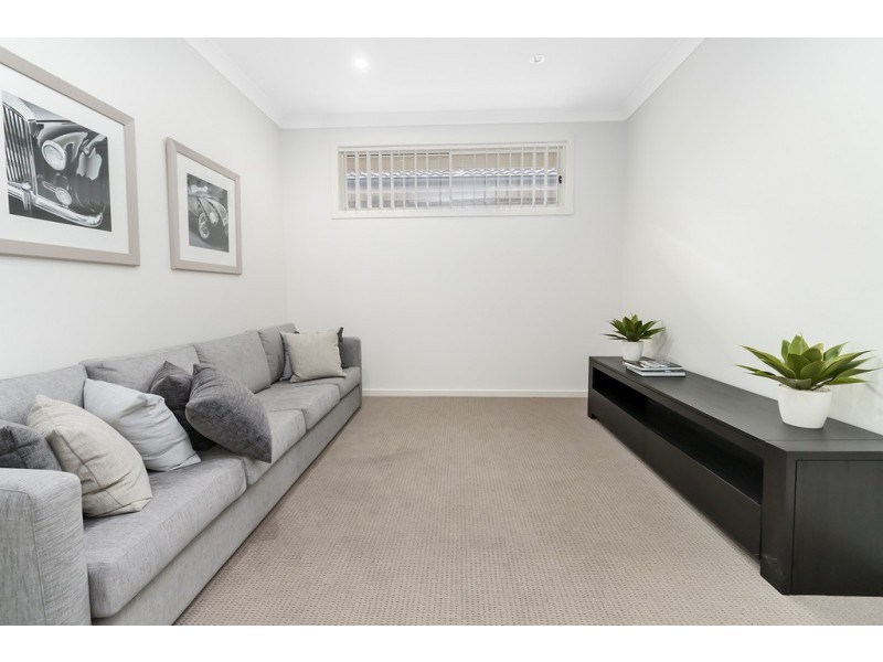 180 Flynn Avenue, Middleton Grange NSW 2171