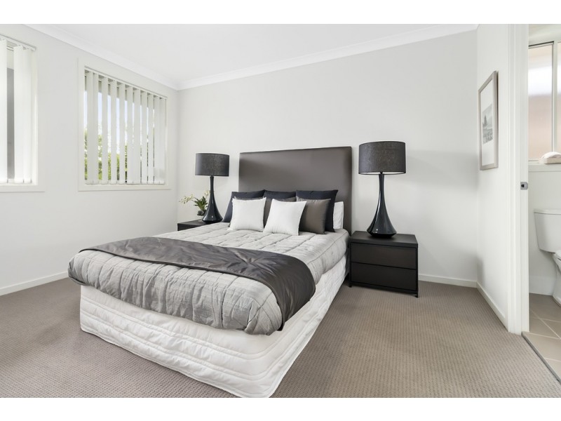 180 Flynn Avenue, Middleton Grange NSW 2171