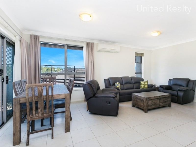 1 Glider Avenue, Middleton Grange NSW 2171