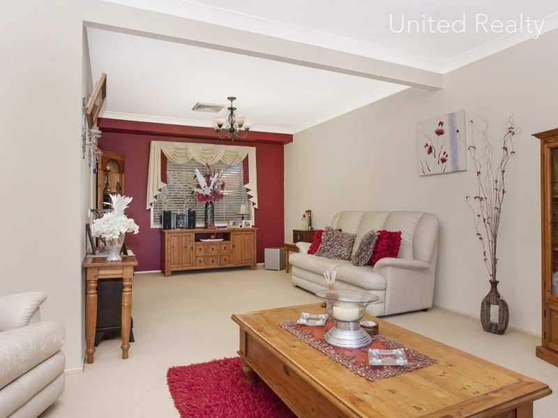 33 Mathinna Circuit, West Hoxton NSW 2171