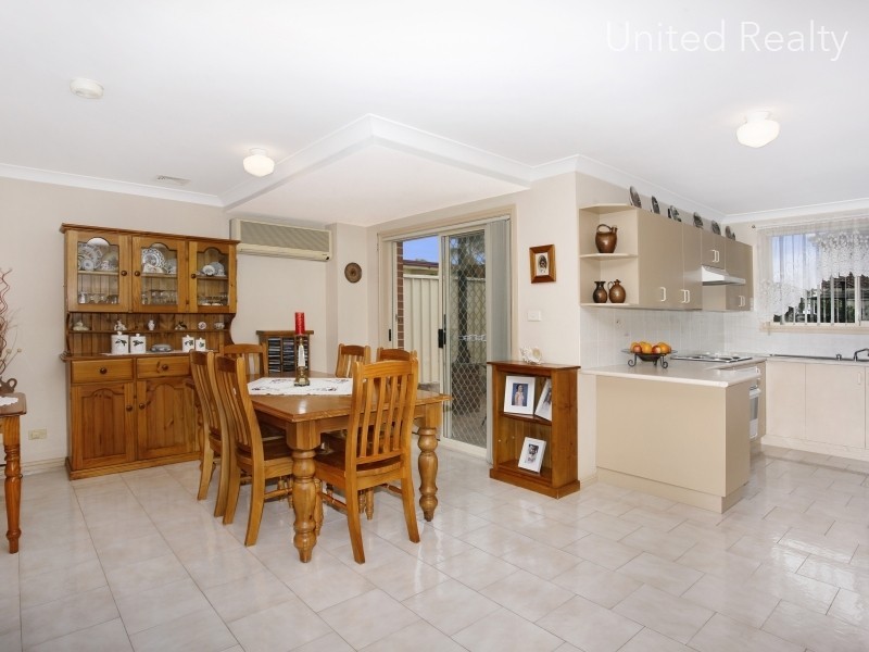 2/15 Port Macquarie Avenue, Hoxton Park NSW 2171