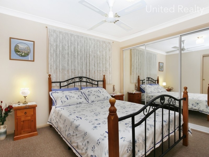 2/15 Port Macquarie Avenue, Hoxton Park NSW 2171