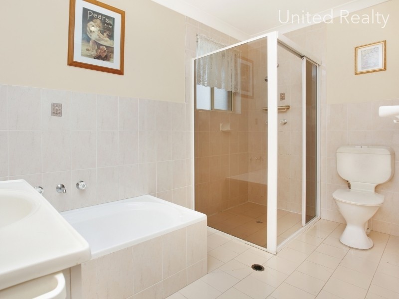 2/15 Port Macquarie Avenue, Hoxton Park NSW 2171