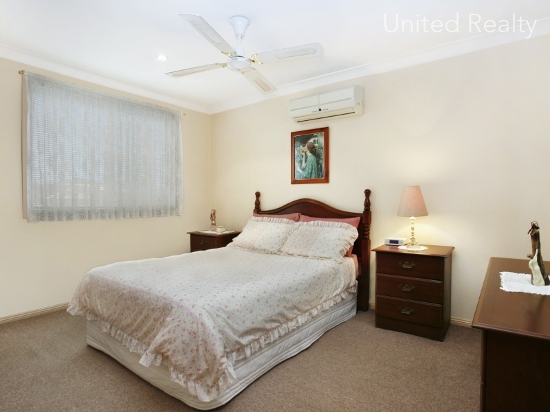 2/15 Port Macquarie Avenue, Hoxton Park NSW 2171