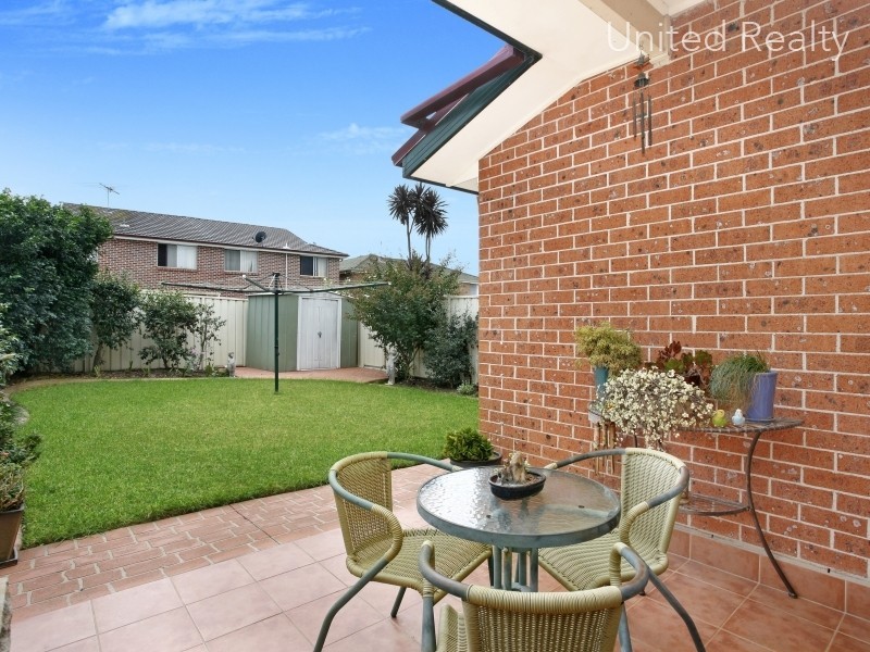 2/15 Port Macquarie Avenue, Hoxton Park NSW 2171