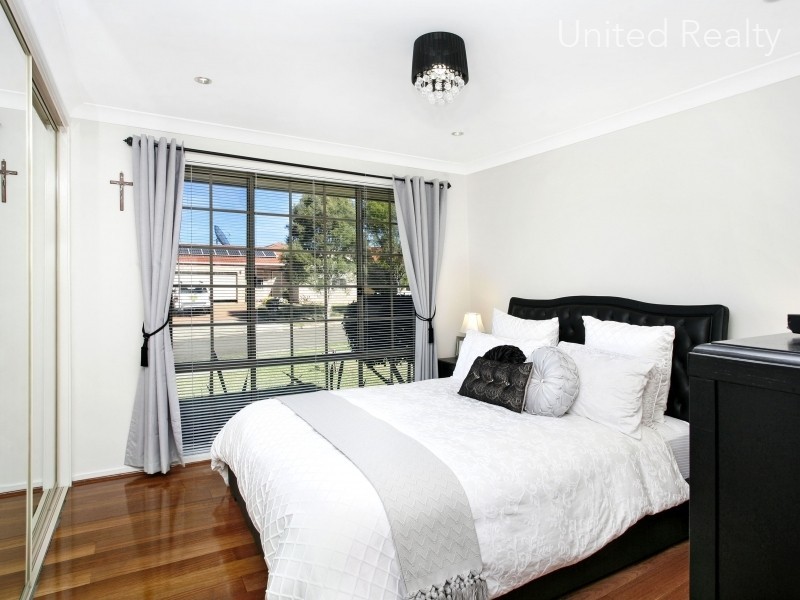 5 Milparinka Close, Hoxton Park NSW 2171
