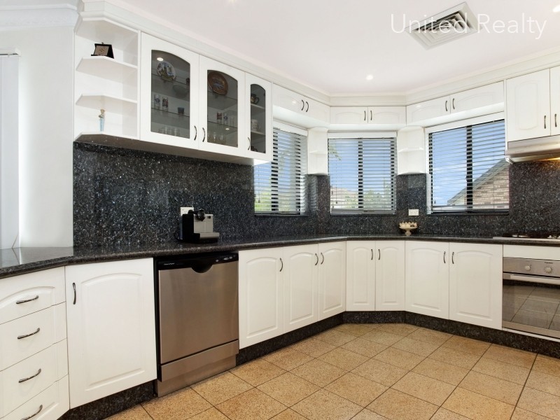 10 Nowland Place, Abbotsbury NSW 2176