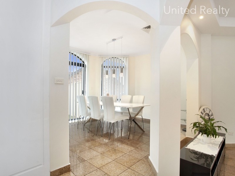 10 Nowland Place, Abbotsbury NSW 2176