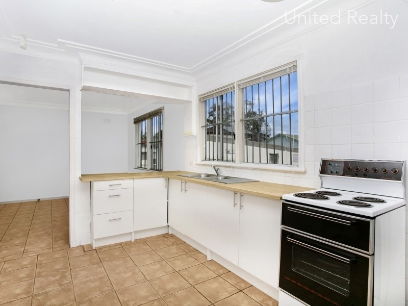 21 Corona Road, Fairfield West NSW 2165