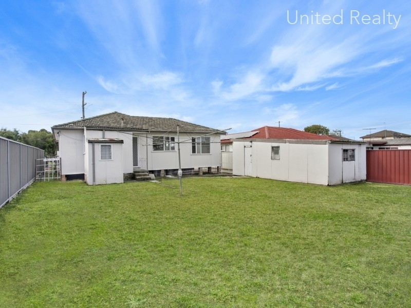 21 Corona Road, Fairfield West NSW 2165