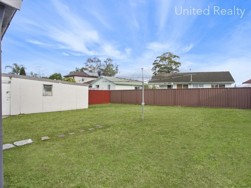 21 Corona Road, Fairfield West NSW 2165