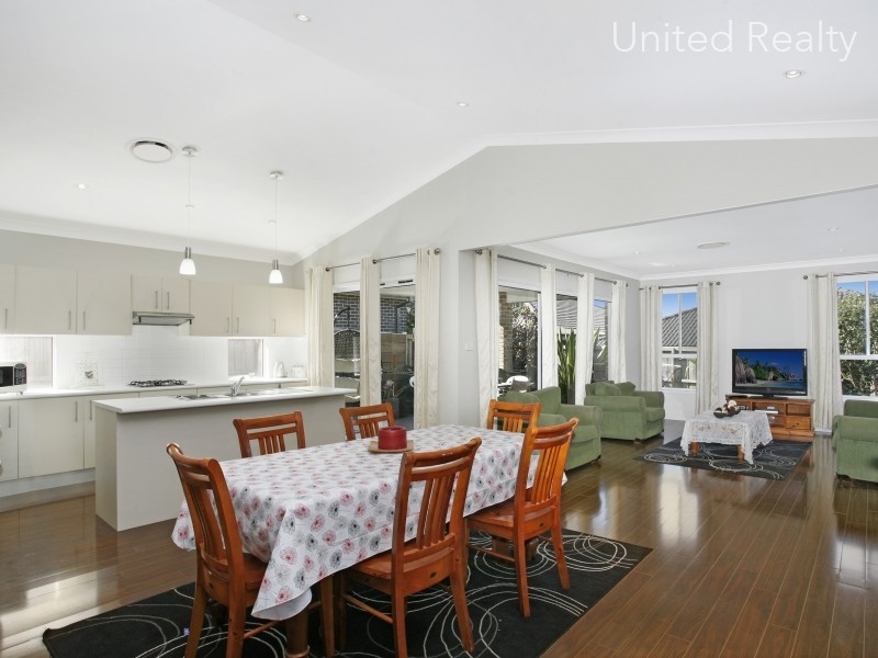 39 Graziers Way, Carnes Hill NSW 2171