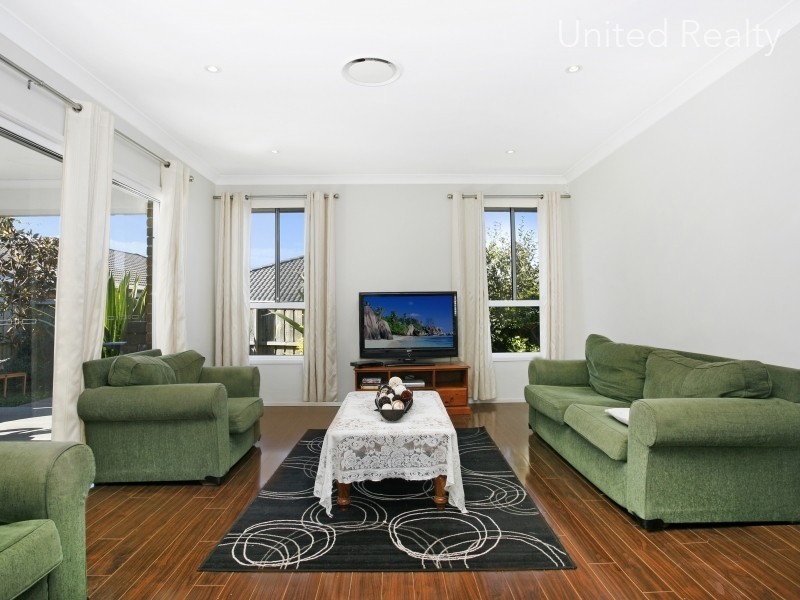 39 Graziers Way, Carnes Hill NSW 2171