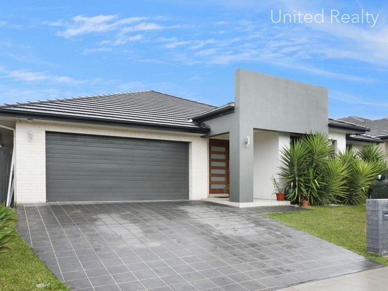 4 Hargrave Avenue, Middleton Grange NSW 2171