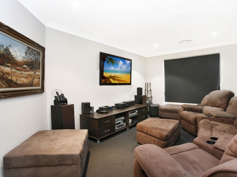 4 Hargrave Avenue, Middleton Grange NSW 2171