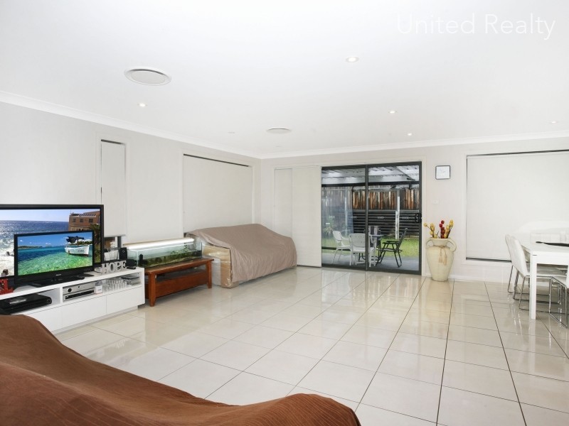 4 Hargrave Avenue, Middleton Grange NSW 2171