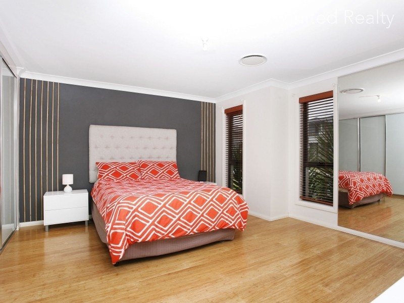 4 Hargrave Avenue, Middleton Grange NSW 2171