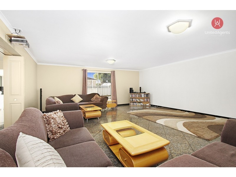 17 Armidale Avenue, Hoxton Park NSW 2171