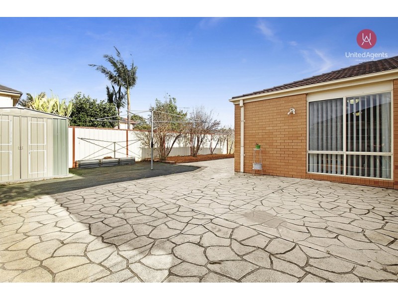 17 Armidale Avenue, Hoxton Park NSW 2171