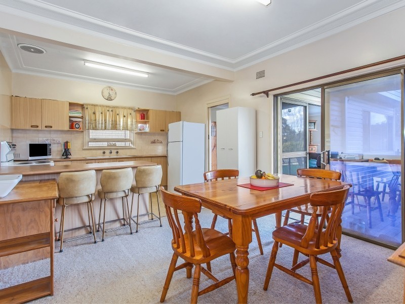 11 ABERCROMBIE STREET, West Wollongong NSW 2500