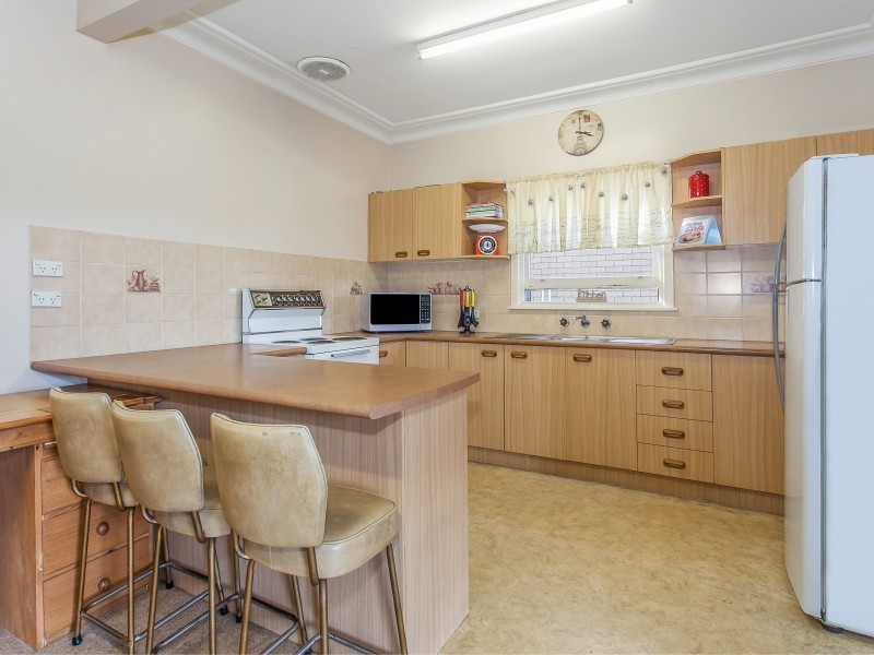 11 ABERCROMBIE STREET, West Wollongong NSW 2500