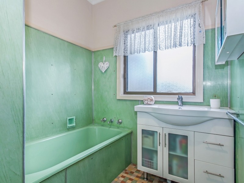 11 ABERCROMBIE STREET, West Wollongong NSW 2500