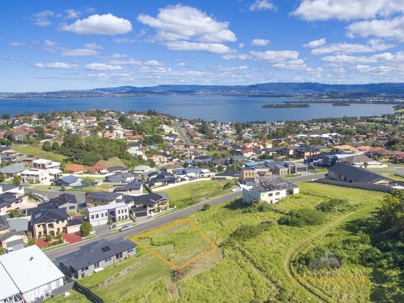 114 Shearwater Drive, Lake Heights NSW 2502