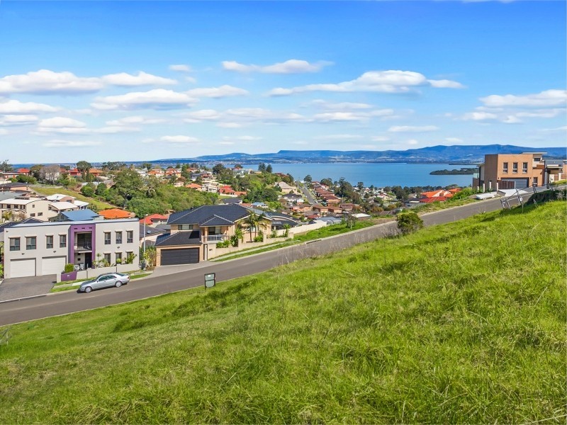 114 Shearwater Drive, Lake Heights NSW 2502