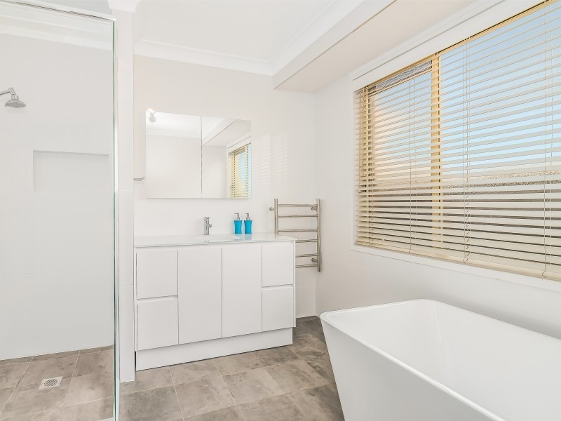 24 Hillside Drive, Albion Park NSW 2527