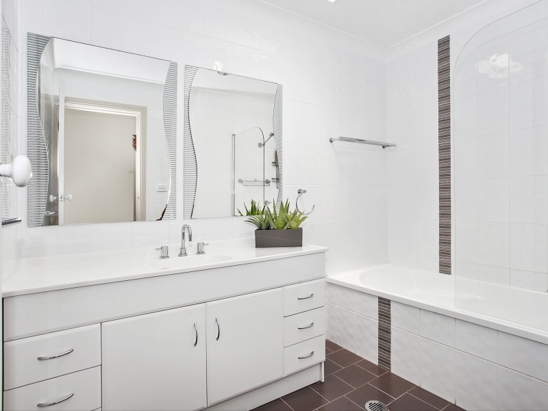 74 Hillside Drive, Albion Park NSW 2527
