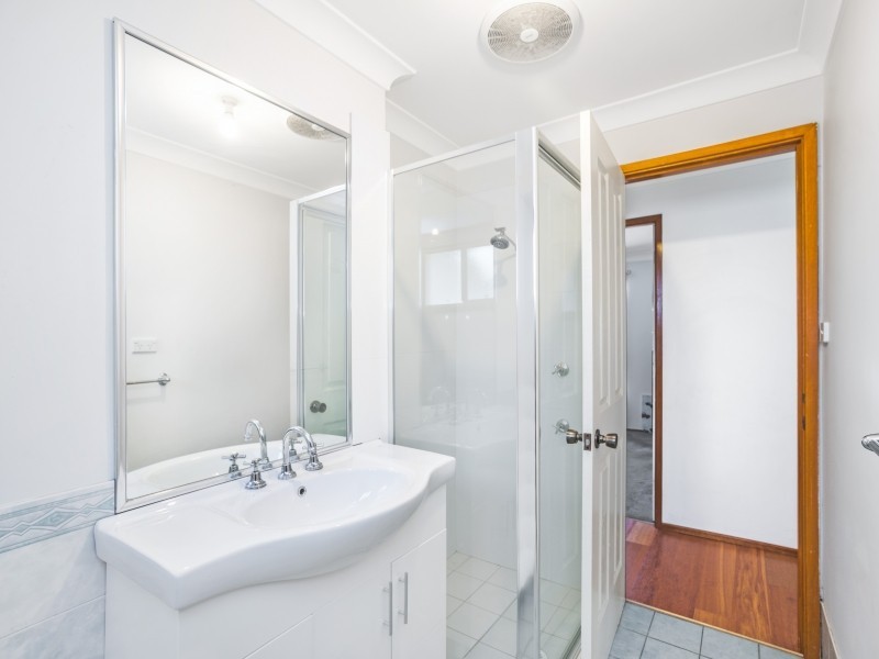 1 Snow Wood Place, Albion Park Rail NSW 2527