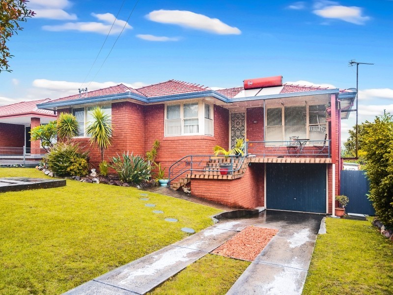 63 Beatus Street, Unanderra NSW 2526