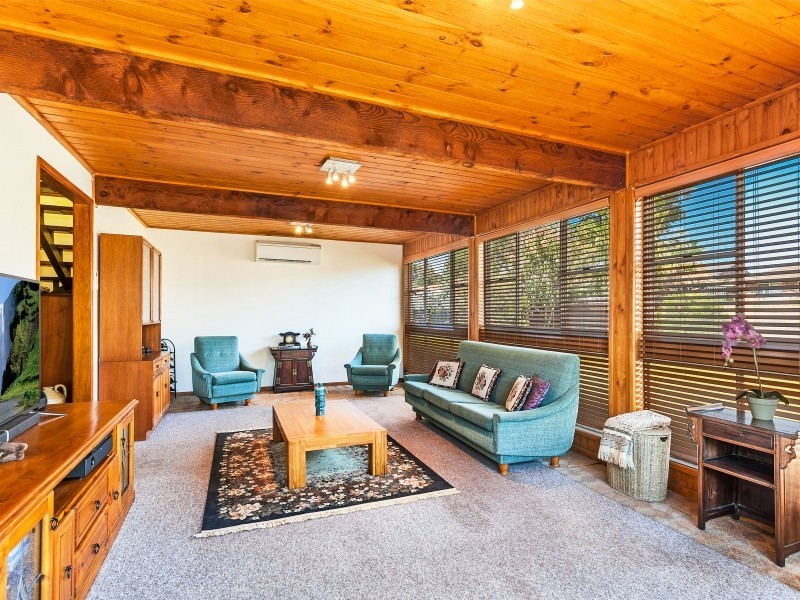 58 The Esplanade, Oak Flats NSW 2529