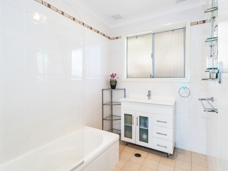 58 The Esplanade, Oak Flats NSW 2529